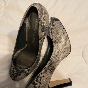 Animal Print platform heels with toe open